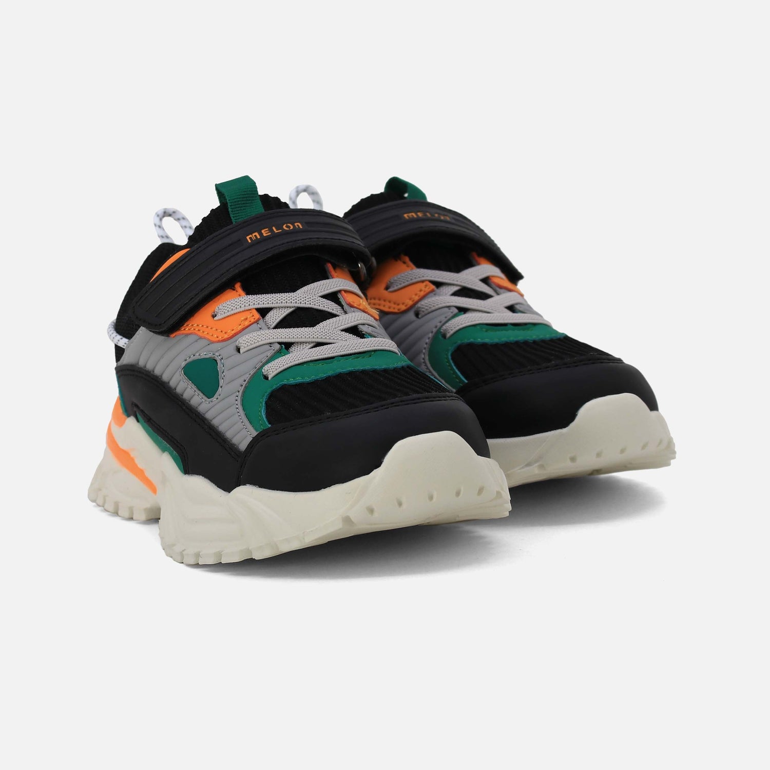 حذاء رياضي أولادي