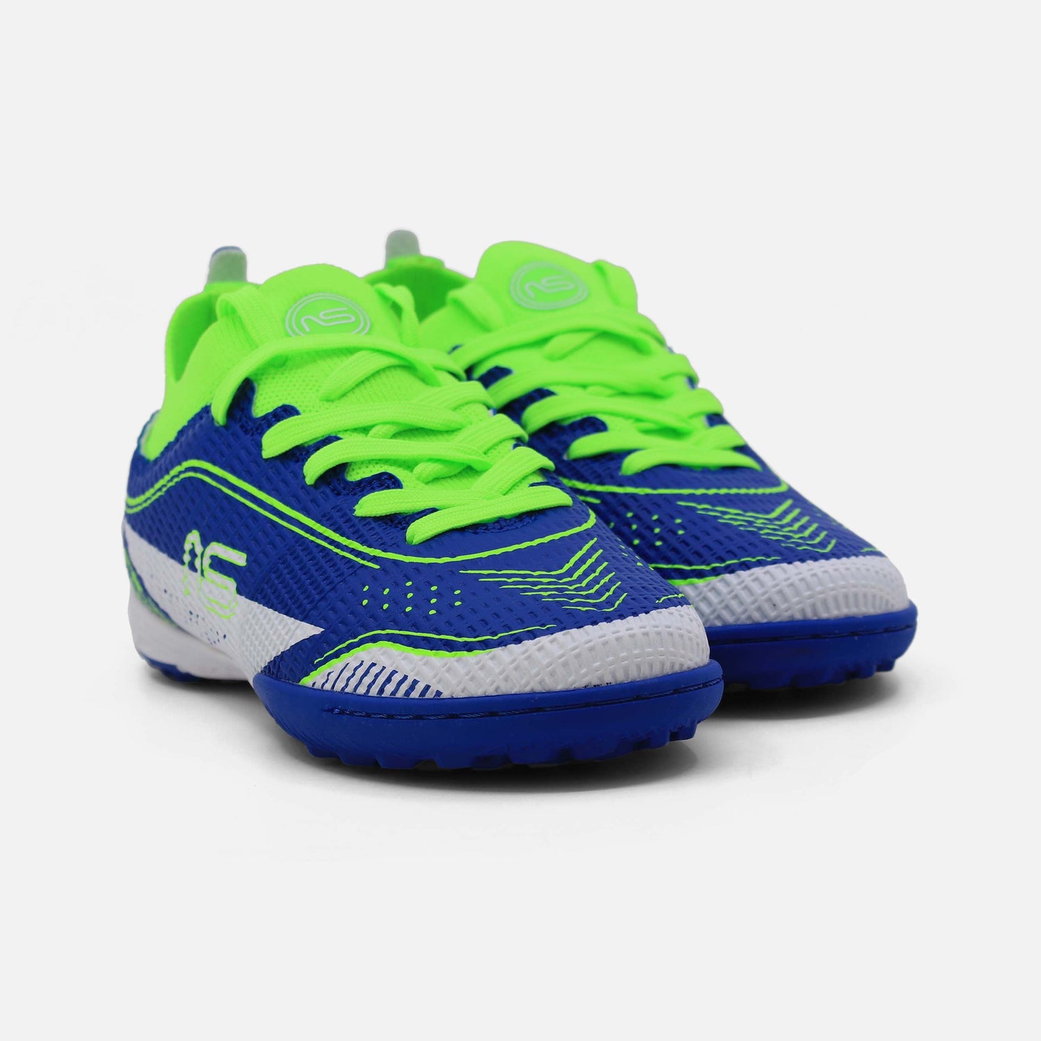 حذاء رياضي لملاعب الصالات والعشب