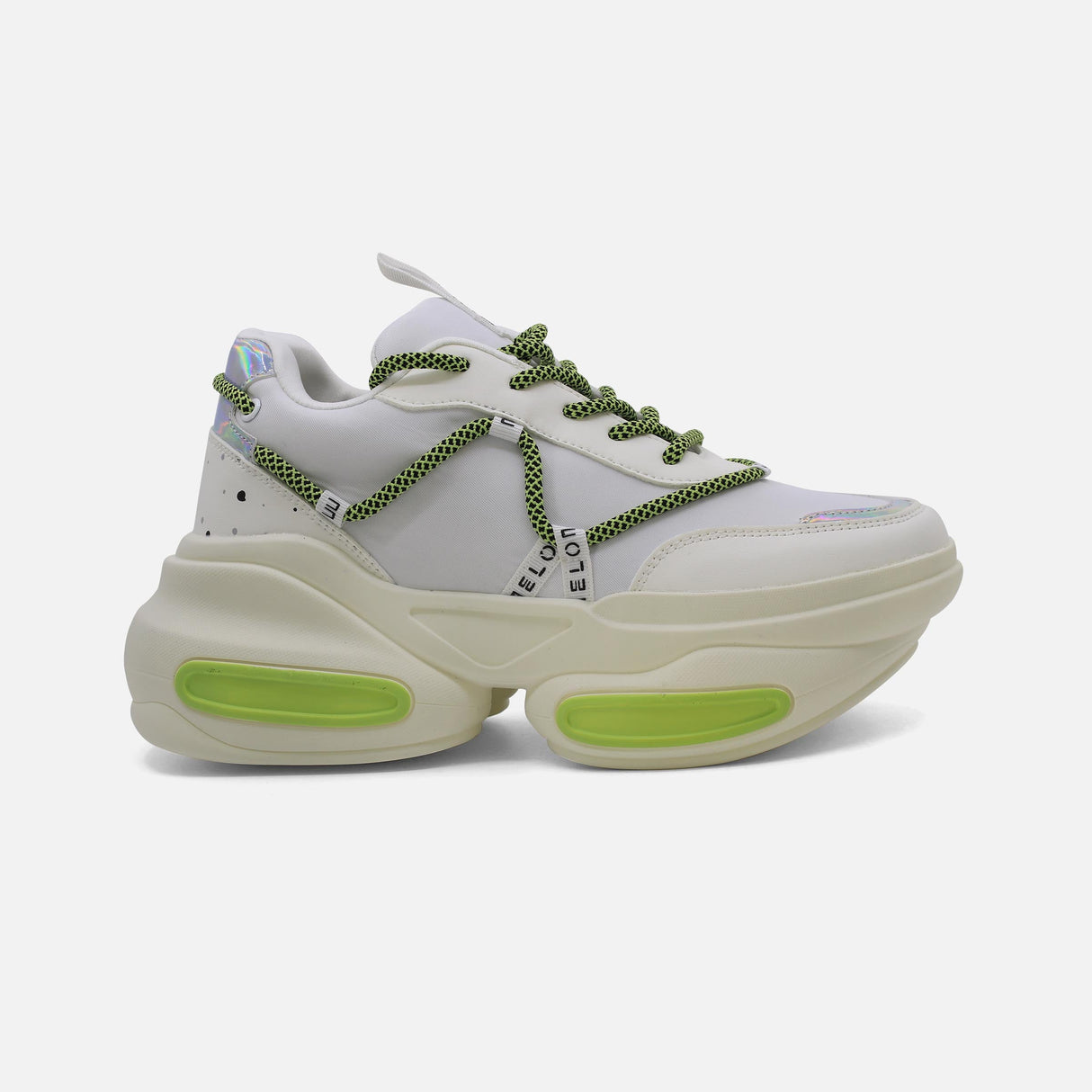 حذاء رياضي نسائي برباط